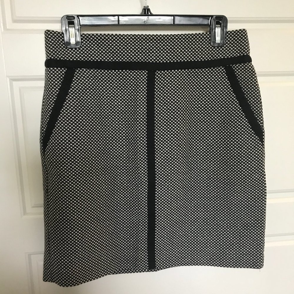 Black and White LOFT skirt